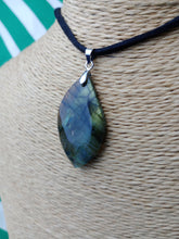 Cargar imagen en el visor de la galería, Colgante Labradorita Mod. 3
