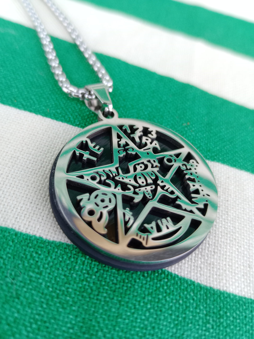 Colgante Shunguita y Acero Inoxidable Tetragramaton