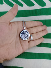 Cargar imagen en el visor de la galería, Colgante Shunguita y Acero Inoxidable Tetragramaton
