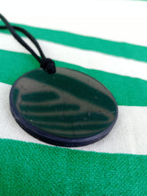 Cargar imagen en el visor de la galería, Colgante Shunguita / Shunguita Circulo 5 cm
