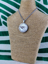 Cargar imagen en el visor de la galería, Colgante Shunguita Arcangel Gabriel Acero
