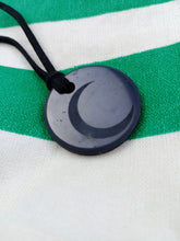 Cargar imagen en el visor de la galería, Colgante Shunguita Circulo Luna Tallada
