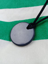 Cargar imagen en el visor de la galería, Colgante Shunguita Circulo Luna Tallada
