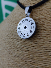 Cargar imagen en el visor de la galería, Colgante Shunguita Horoscopo
