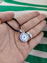 Cargar imagen en el visor de la galería, Colgante Shunguita Horoscopo
