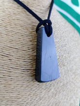 Cargar imagen en el visor de la galería, Colgante Shunguita Trapezoide (Conexion con lo divino)
