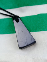 Cargar imagen en el visor de la galería, Colgante Shunguita Trapezoide (Conexion con lo divino)
