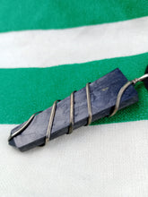 Cargar imagen en el visor de la galería, Colgante Shunguita / Shunguita Punta
