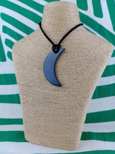 Cargar imagen en el visor de la galería, Colgante Shunguita / Shunguita Luna
