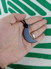 Cargar imagen en el visor de la galería, Colgante Shunguita / Shunguita Luna
