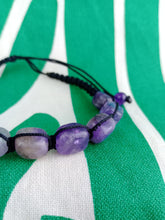 Cargar imagen en el visor de la galería, Pulsera Macrame Rodado de Amatista
