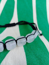 Cargar imagen en el visor de la galería, Pulsera Macrame Rodado Cuarzo Cristal

