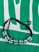 Cargar imagen en el visor de la galería, Pulsera Macrame Rodado Cuarzo Cristal
