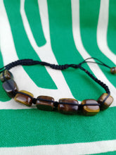 Cargar imagen en el visor de la galería, Pulsera Macrame Rodado de Ojo de Tigre
