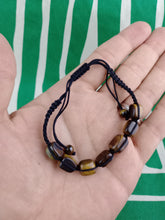 Cargar imagen en el visor de la galería, Pulsera Macrame Rodado de Ojo de Tigre
