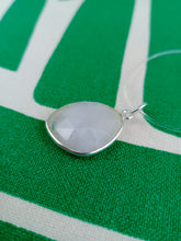 Cargar imagen en el visor de la galería, Colgante Piedra Luna Mediana Mod. 2

