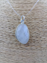 Cargar imagen en el visor de la galería, Colgante Piedra Luna Mediana Mod. 3
