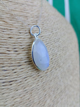 Cargar imagen en el visor de la galería, Colgante Piedra Luna Mediana Mod. 3
