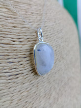 Cargar imagen en el visor de la galería, Colgante Piedra Luna Mediana Mod. 4

