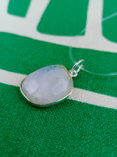 Cargar imagen en el visor de la galería, Colgante Piedra Luna Mediana Mod. 4
