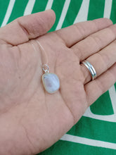 Cargar imagen en el visor de la galería, Colgante Piedra Luna Mediana Mod. 4
