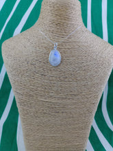 Cargar imagen en el visor de la galería, Colgante Piedra Luna Mediana Mod. 1
