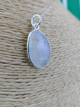 Cargar imagen en el visor de la galería, Colgante Piedra Luna Mediana Mod. 1
