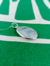 Cargar imagen en el visor de la galería, Colgante Piedra Luna Mediana Mod. 1
