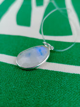Cargar imagen en el visor de la galería, Colgante Piedra Luna Mediana Mod. 1
