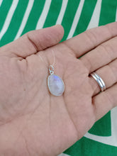 Cargar imagen en el visor de la galería, Colgante Piedra Luna Mediana Mod. 1
