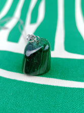 Cargar imagen en el visor de la galería, Colgante Malaquita Mod. 6
