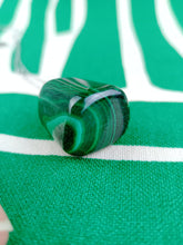 Cargar imagen en el visor de la galería, Colgante Malaquita Mod. 6
