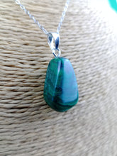 Cargar imagen en el visor de la galería, Colgante Malaquita Mod. 3
