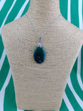 Cargar imagen en el visor de la galería, Colgante Jade Verde Mod. 10

