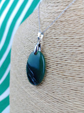 Cargar imagen en el visor de la galería, Colgante Jade Verde Mod. 10
