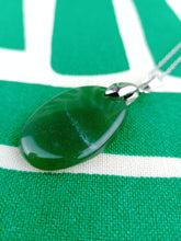Cargar imagen en el visor de la galería, Colgante Jade Verde Mod. 9

