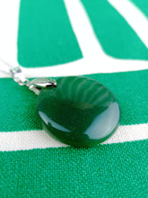 Cargar imagen en el visor de la galería, Colgante Jade Verde Mod. 8
