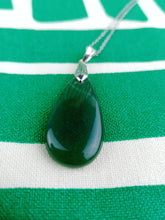 Cargar imagen en el visor de la galería, Colgante Jade Verde Mod. 7
