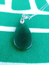 Cargar imagen en el visor de la galería, Colgante Jade Verde Mod. 7
