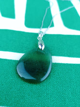 Cargar imagen en el visor de la galería, Colgante Jade Verde Mod. 6
