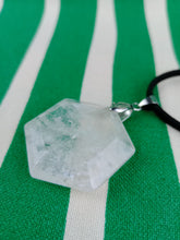 Cargar imagen en el visor de la galería, Colgante Cuarzo Cristal Estrella 6 puntas Mod 1
