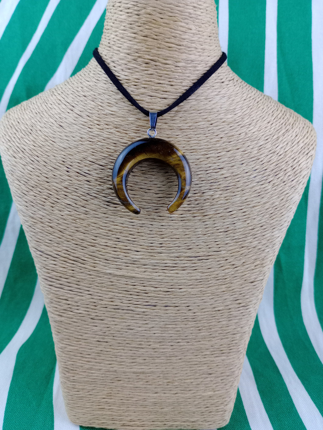 Colgante Ojo Tigre Media Luna Mod. 4