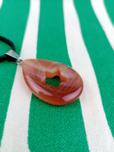 Cargar imagen en el visor de la galería, Colgante Carneola Lagrima con Estella Mod 1

