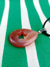 Cargar imagen en el visor de la galería, Colgante Carneola Lagrima con Estella Mod 1
