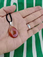 Cargar imagen en el visor de la galería, Colgante Carneola Lagrima con Estella Mod 1
