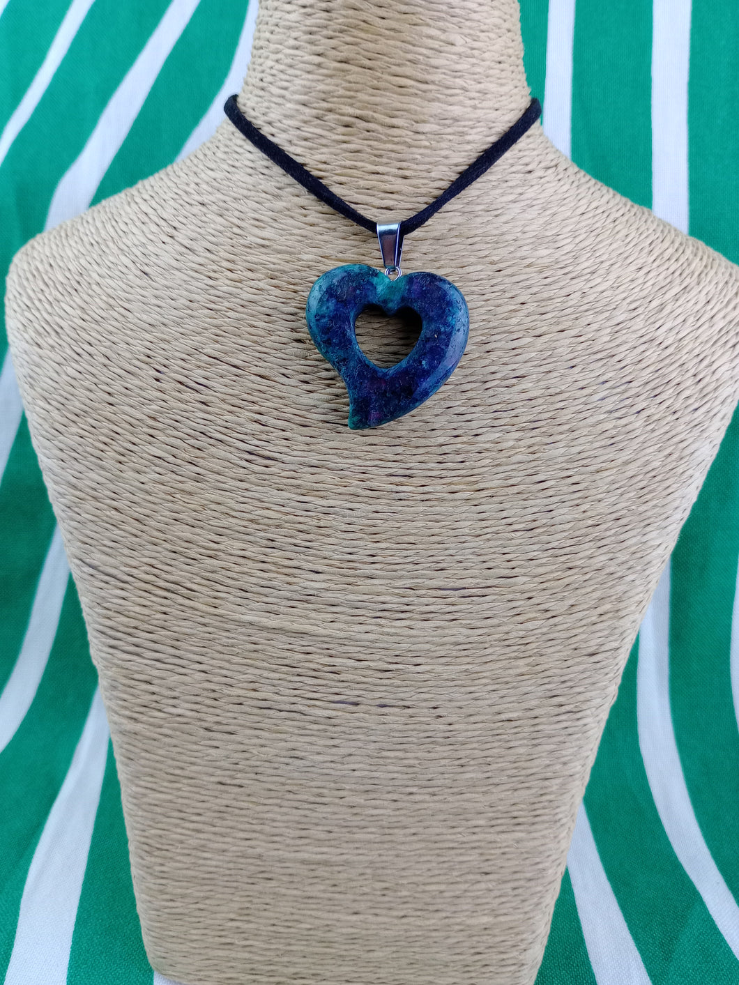 Colgante Corazon Perforado Zoisita