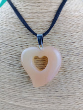 Cargar imagen en el visor de la galería, Colgante Corazon Perforado Agata
