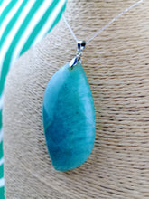 Cargar imagen en el visor de la galería, Colgante Amazonita Hoja
