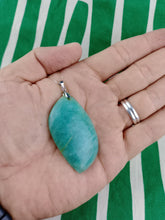 Cargar imagen en el visor de la galería, Colgante Amazonita Hoja
