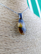 Cargar imagen en el visor de la galería, Colgante Lagrima Ojo de Tigre Facetado
